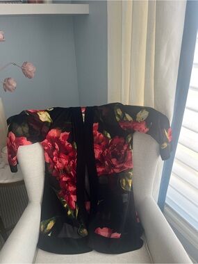 Stunning Floral Frank Lyman Kimono Size 16